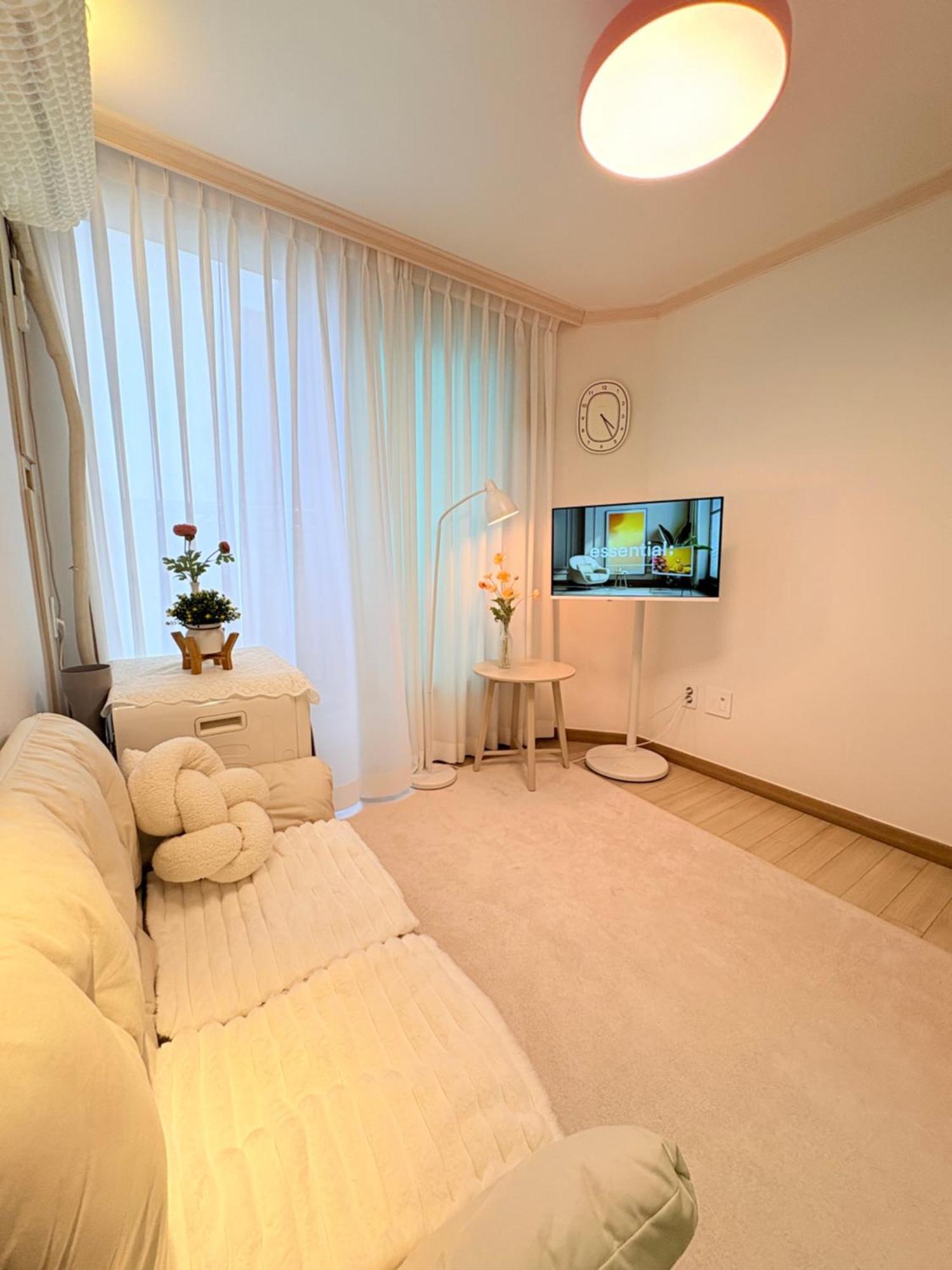 The Urban Oasis Hongdae Apartment *